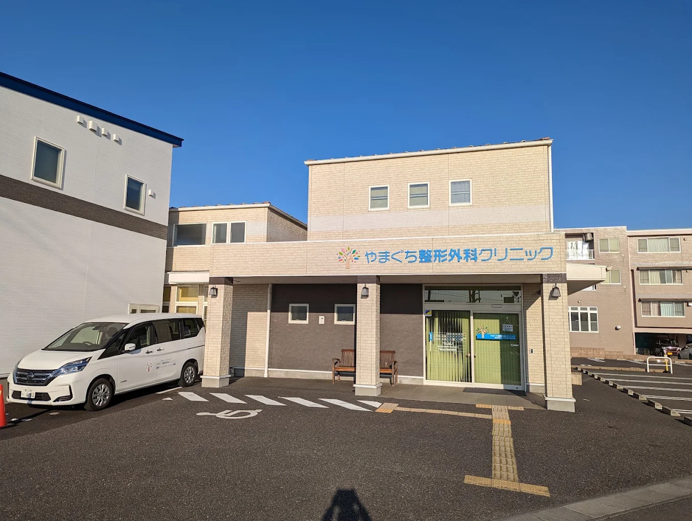 やまぐち整形外科の外観・院内写真